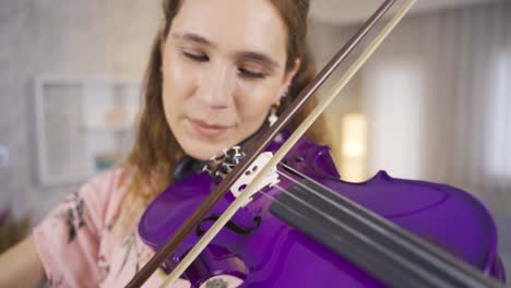 Close-up-of-musician-woman-playing-violin-at-home.-Composing,-playing-music.